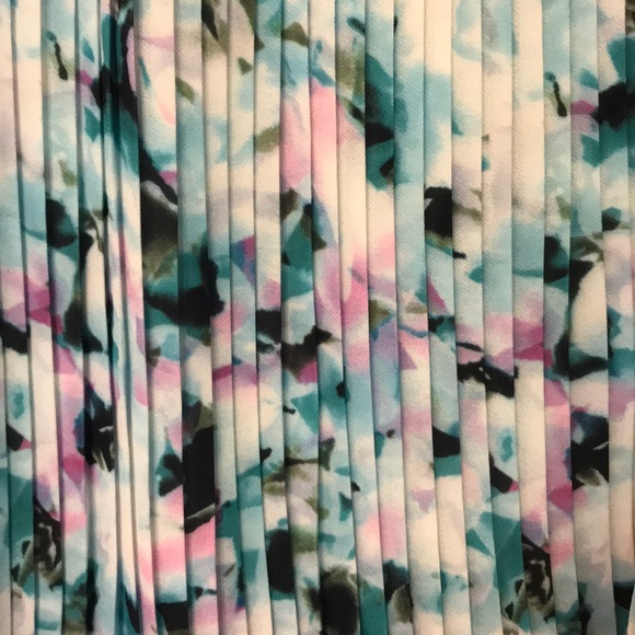 Parker pleated dress - Picture 3 of 5